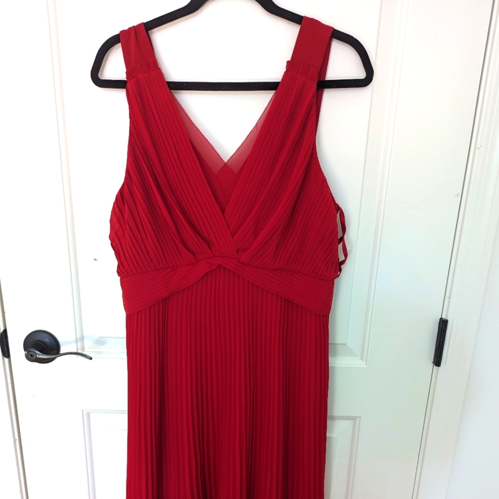 Pleated midi dress size L